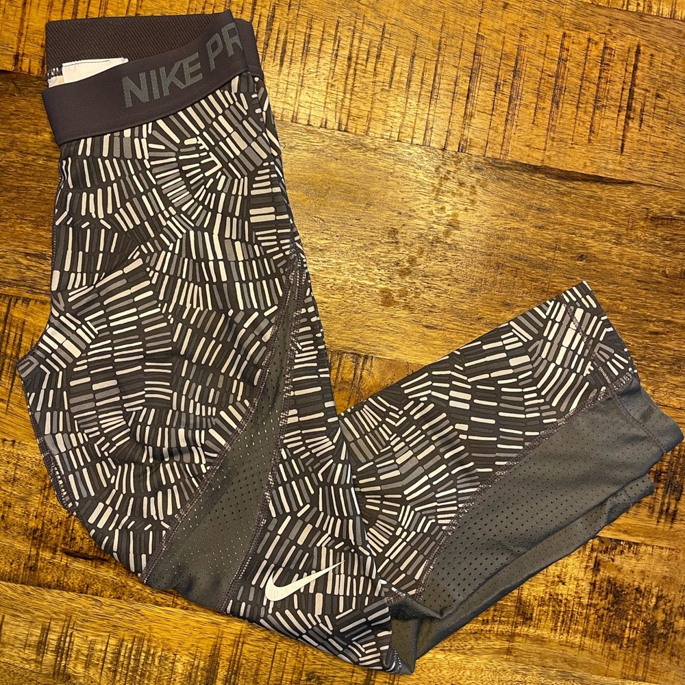 Women’s Nike pro leggings